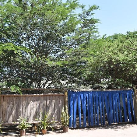 Rainbow Executive Lodge Boma la Ngombe Exterior foto