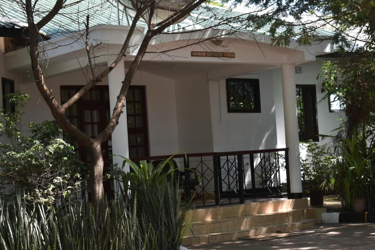 Rainbow Executive Lodge Boma la Ngombe Exterior foto