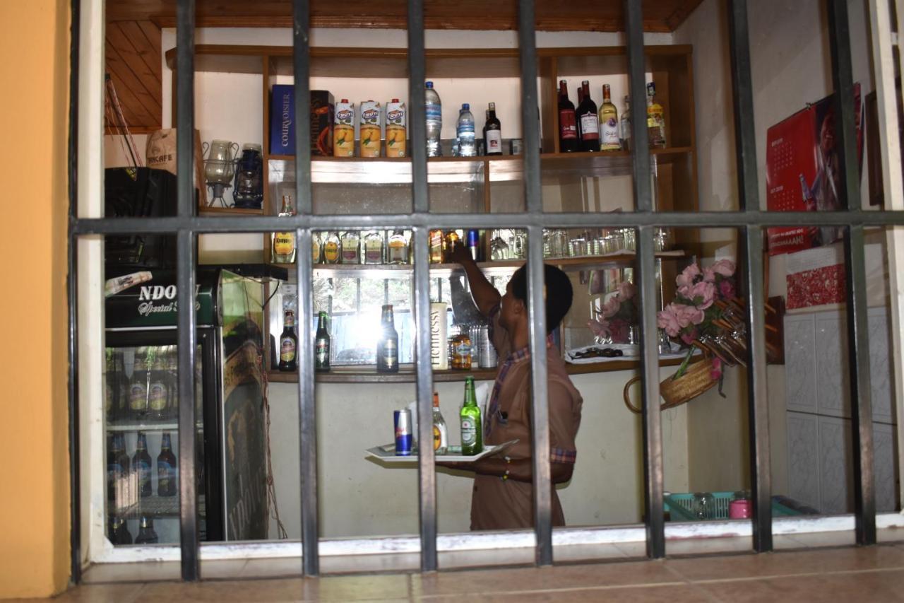 Rainbow Executive Lodge Boma la Ngombe Exterior foto